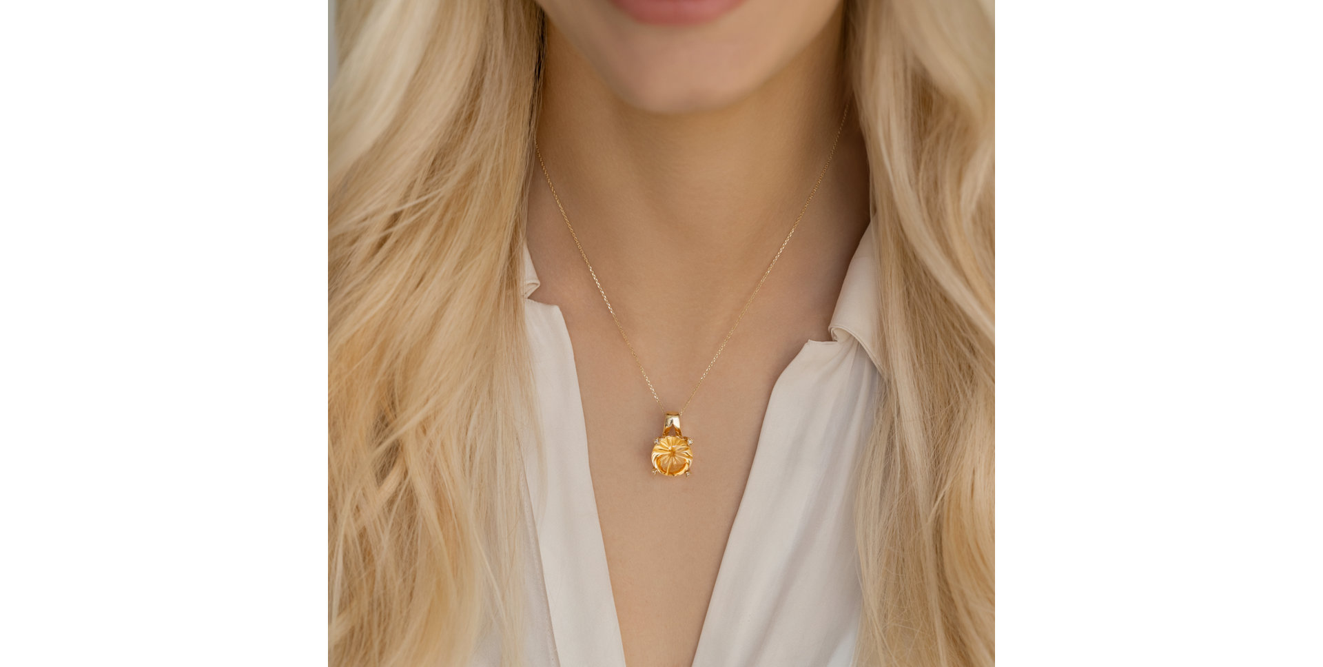 Přívěsok s ruženínom a diamantmi Charming Blossom