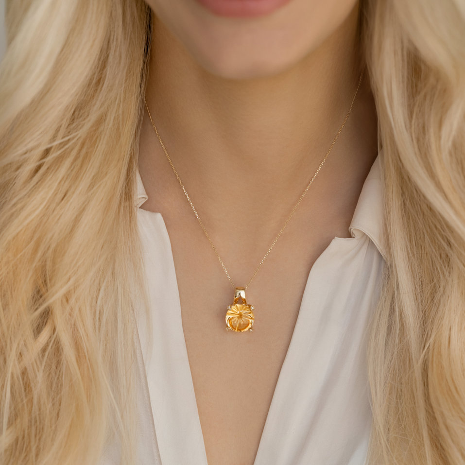 Přívěsok s ruženínom a diamantmi Charming Blossom