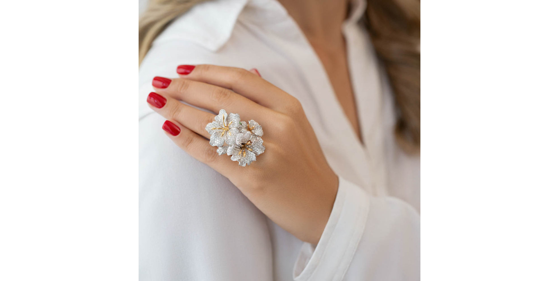 Prsteň s diamantmi a granátmi Hyacinta