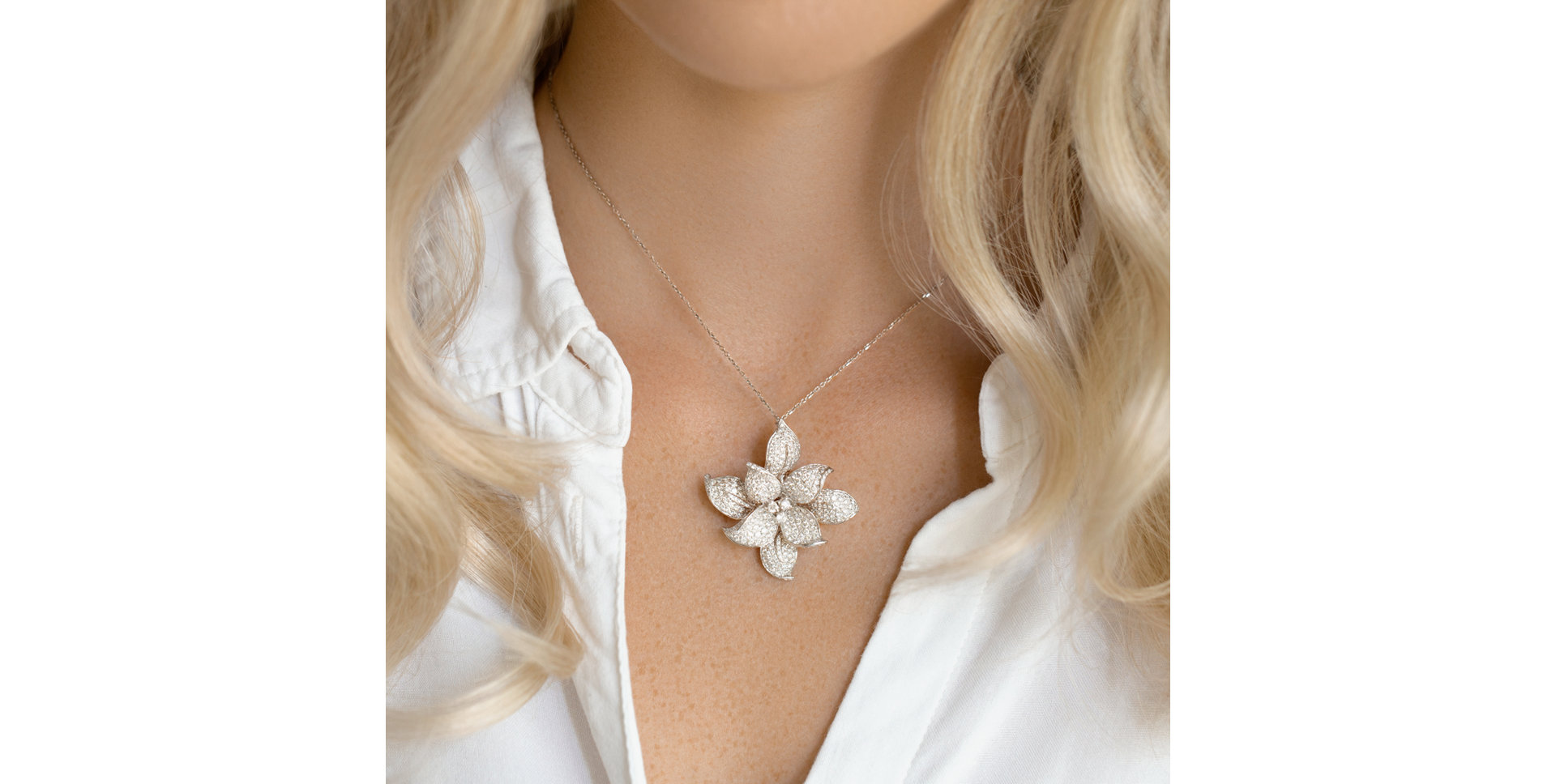 Přívěsok s diamantmi Akito Rose