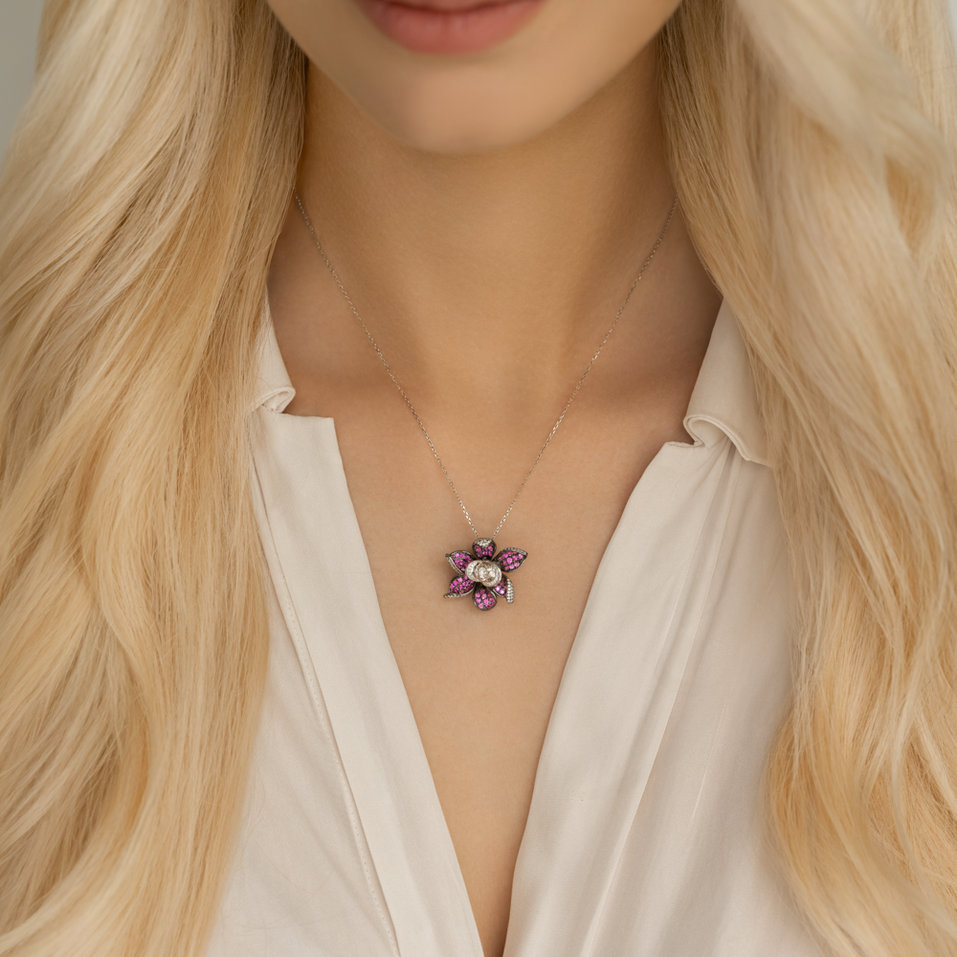 Přívěsok s diamantmi a zafírmi Space Bloom