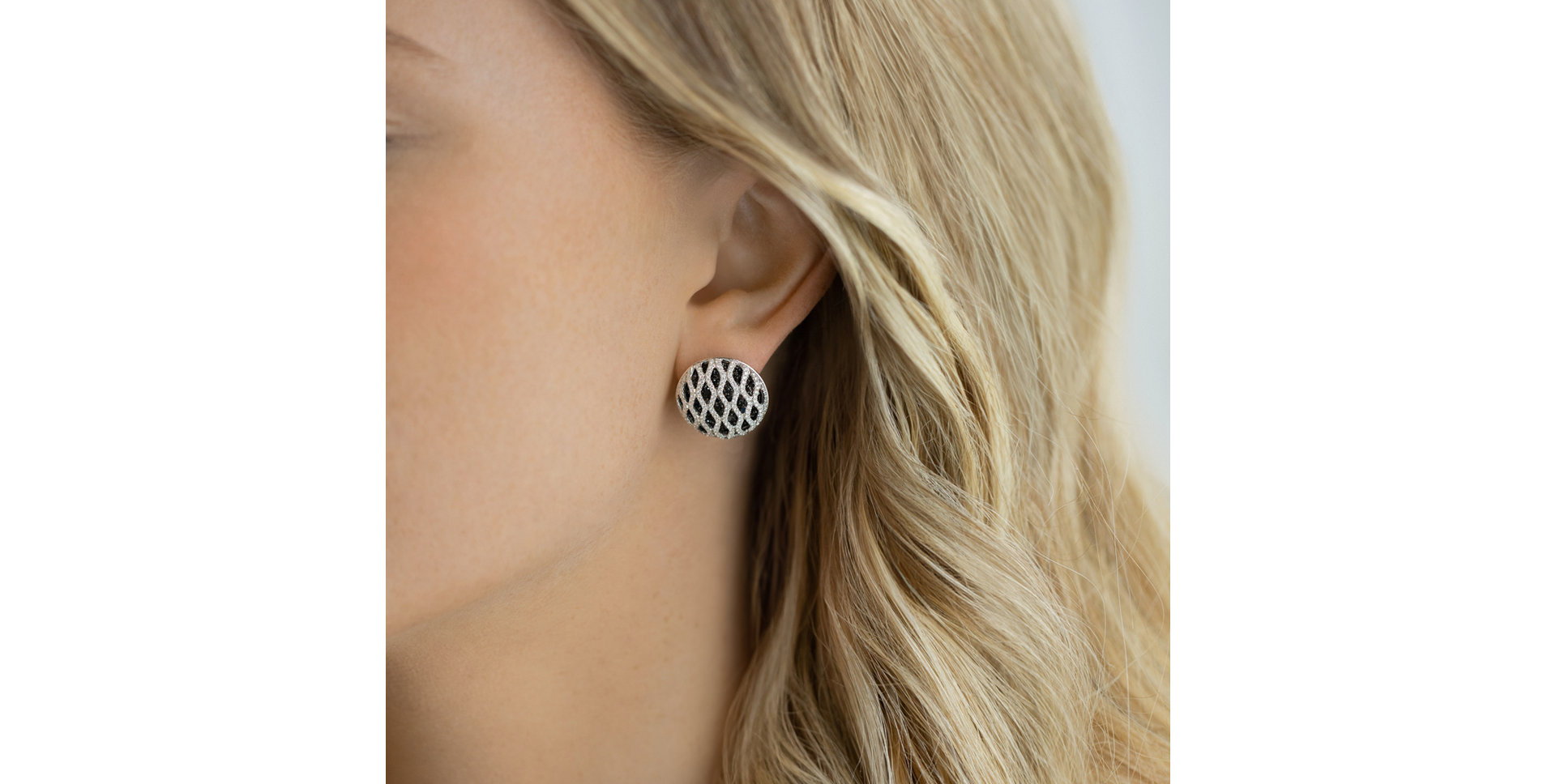 Náušnice s čiernymi a bielymi diamantmi Brilliant Wheels