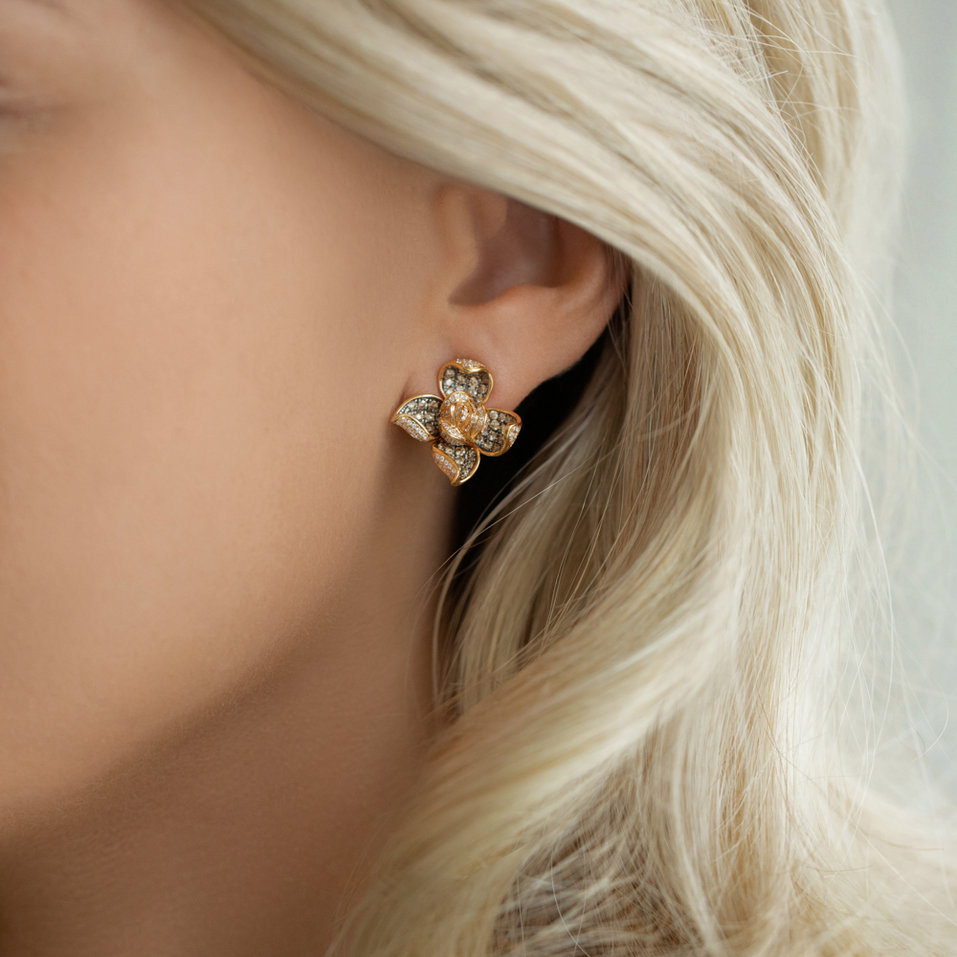 Náušnice s bielymi a hnedými diamantmi Luciana