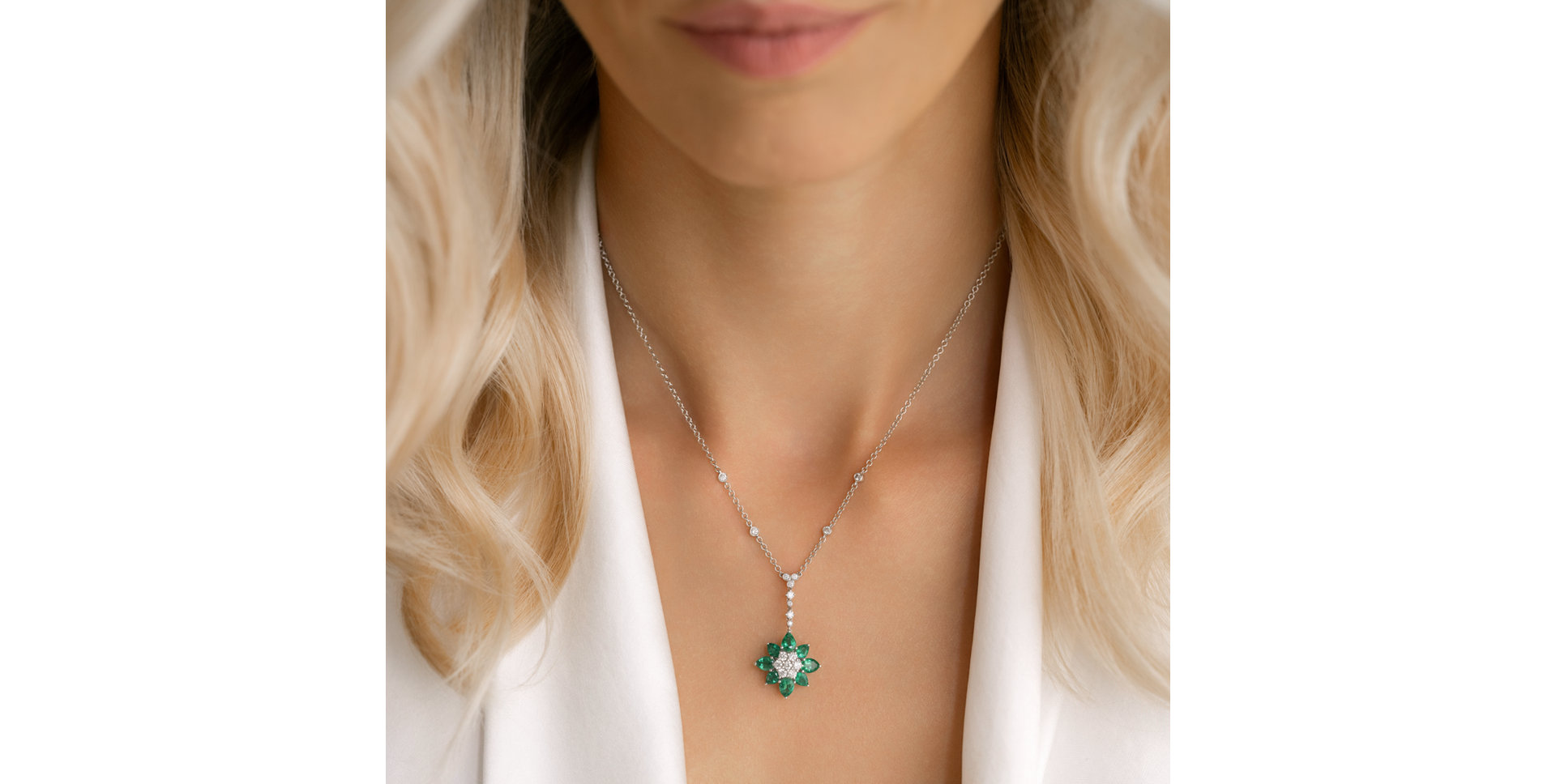 Náhrdelník s diamantmi a smaragdmi Ideal Charm