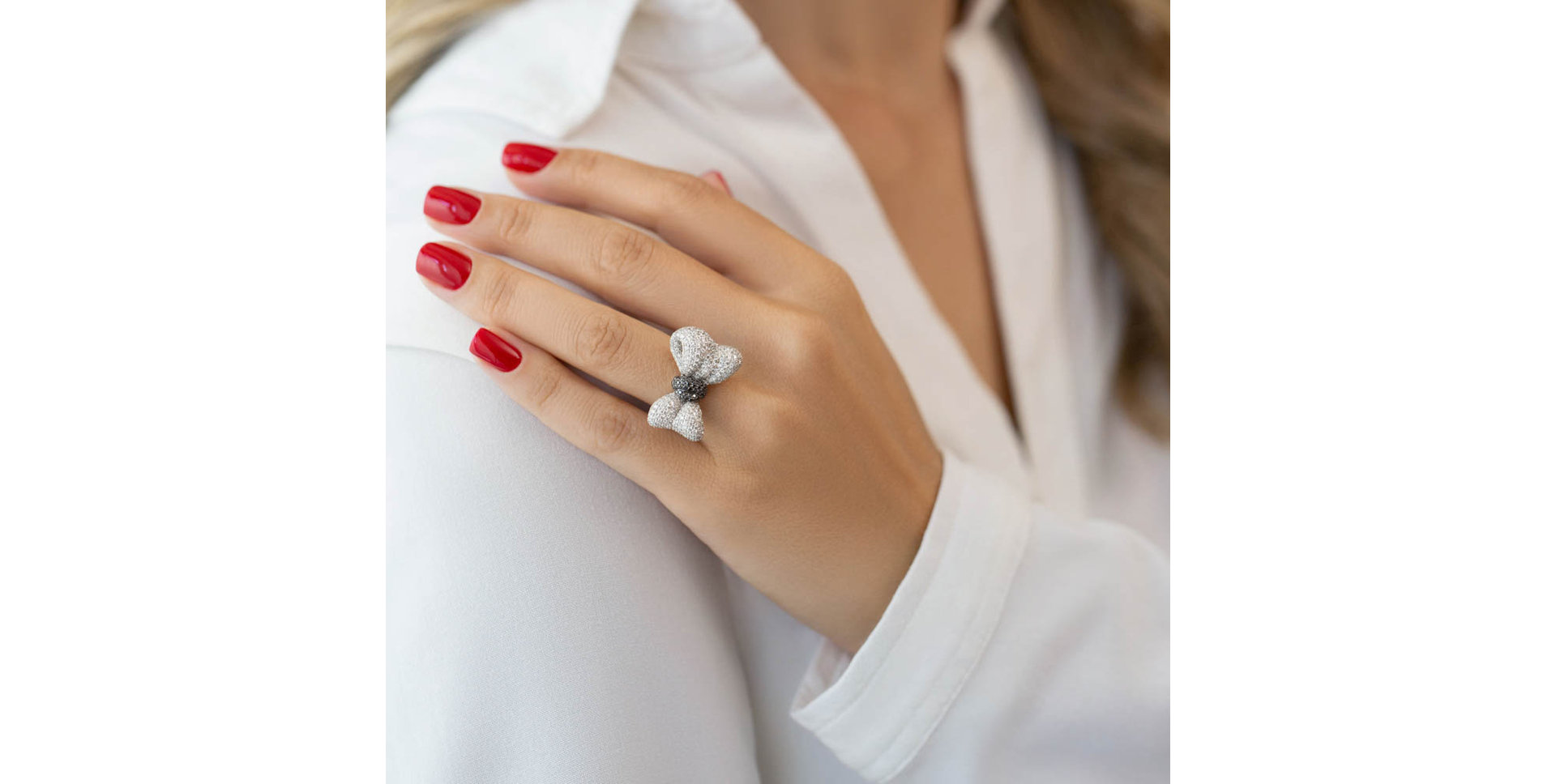 Prsteň s čiernymi a bielymi diamantmi Sheyla