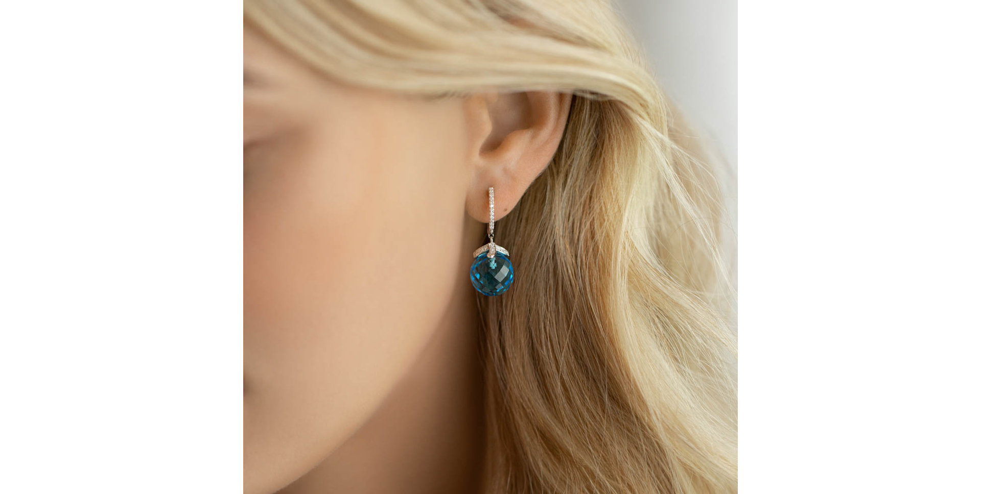 Náušnice s topásom a diamantmi Wing Relaxation