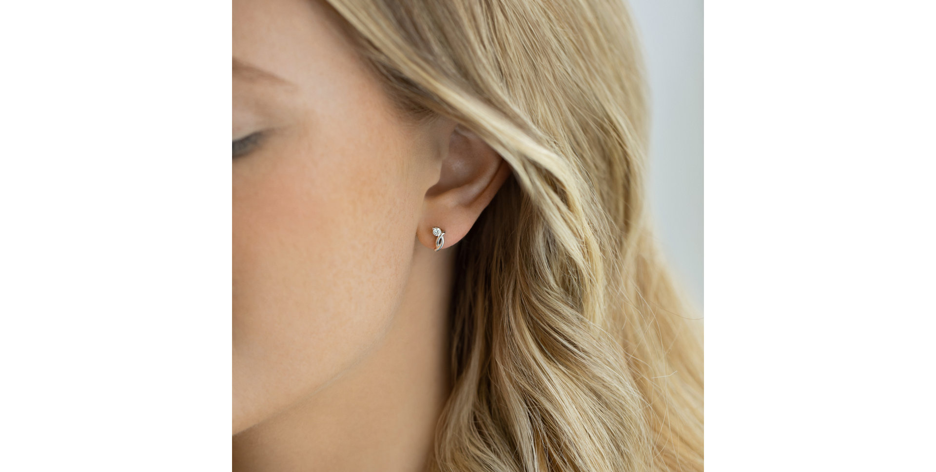 Náušnice s diamantom Void