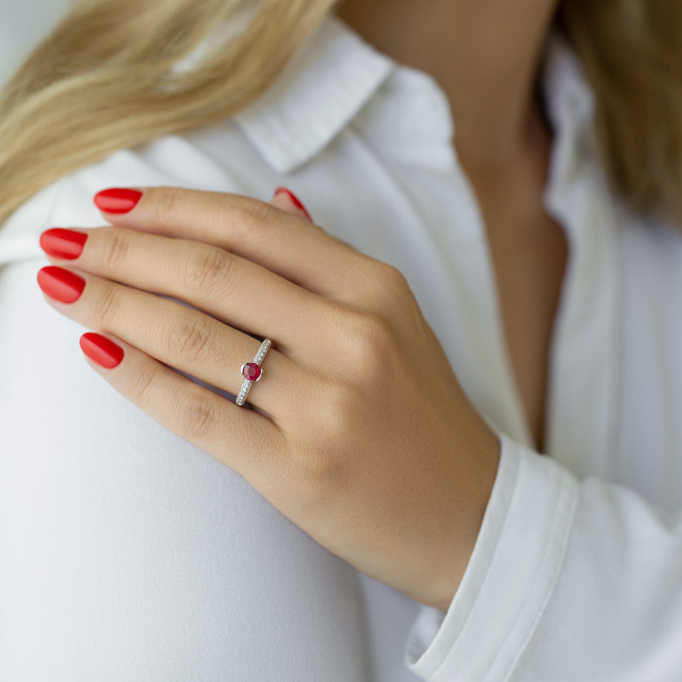 Prsteň s zafírom a diamantmi Louise