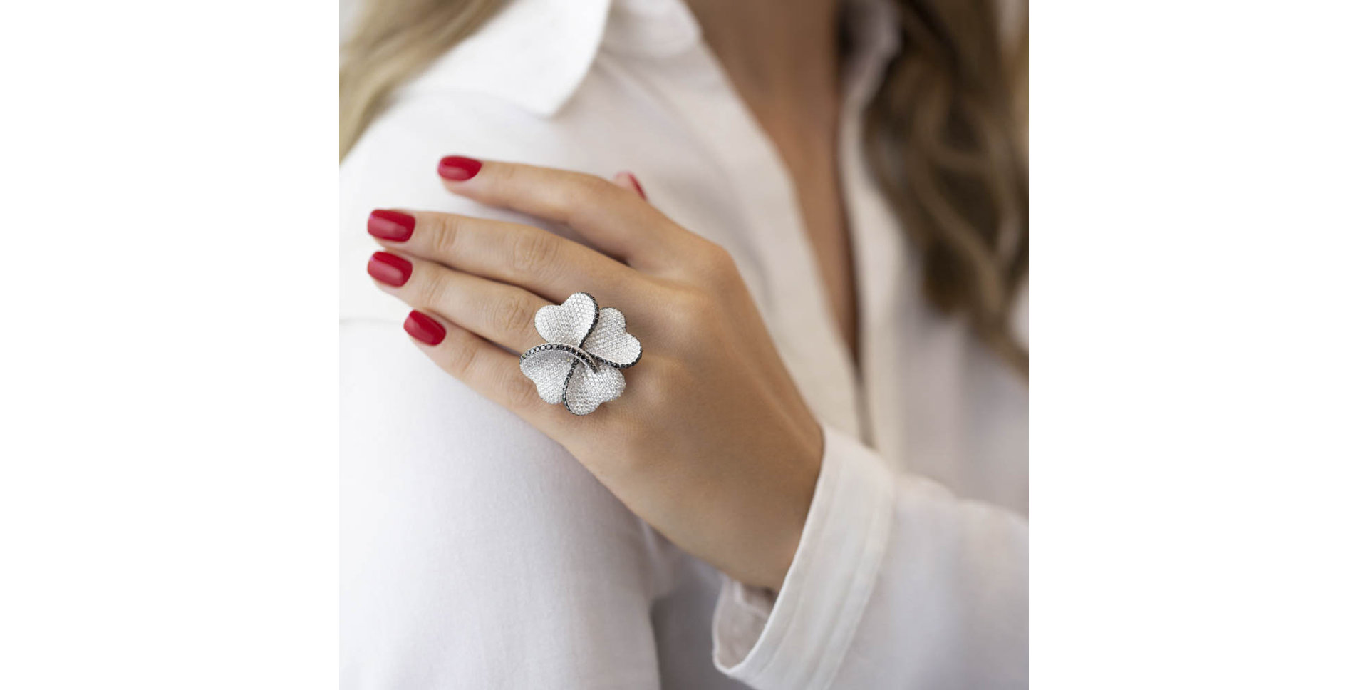 Prsteň s bielymi a čiernymi diamantmi Absolute Beauty