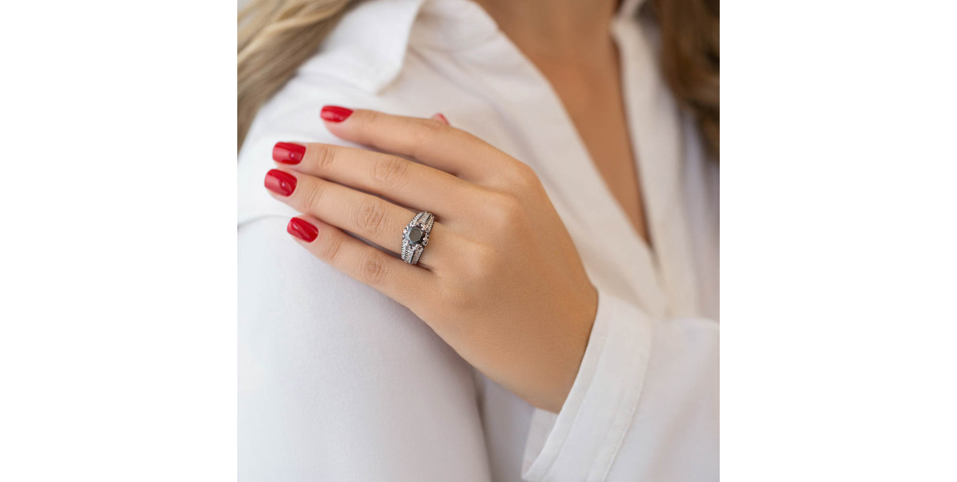 Prsteň s čiernymi a bielymi diamantmi Monroe