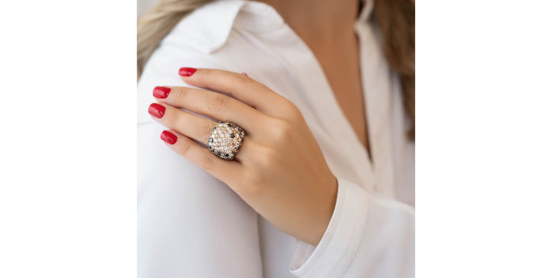 Prsteň s bielymi, čiernymi a hnedými diamantmi Phoenix