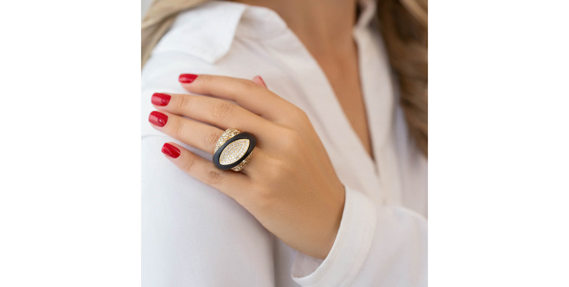 Prsteň s bielymi a hnedými diamantmi a achátom Héra