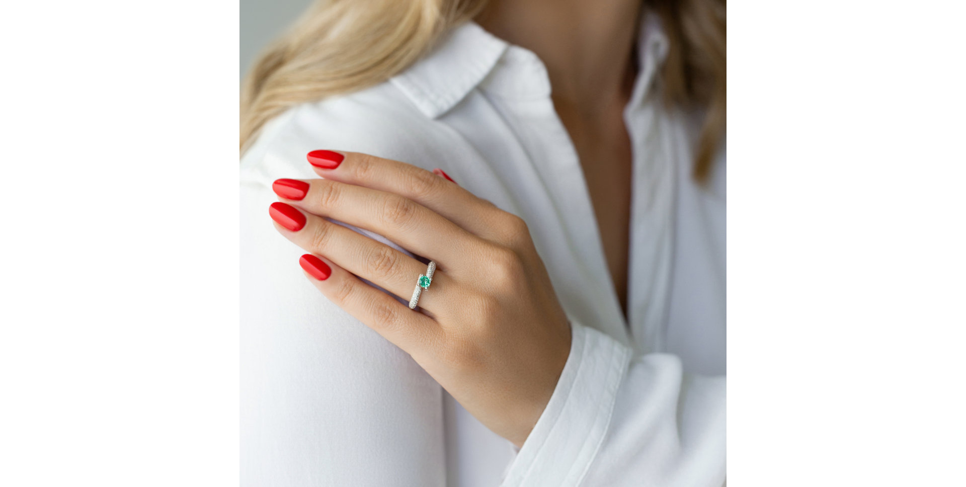 Prsteň s modrým diamantom a bielymi diamantmi Suzette