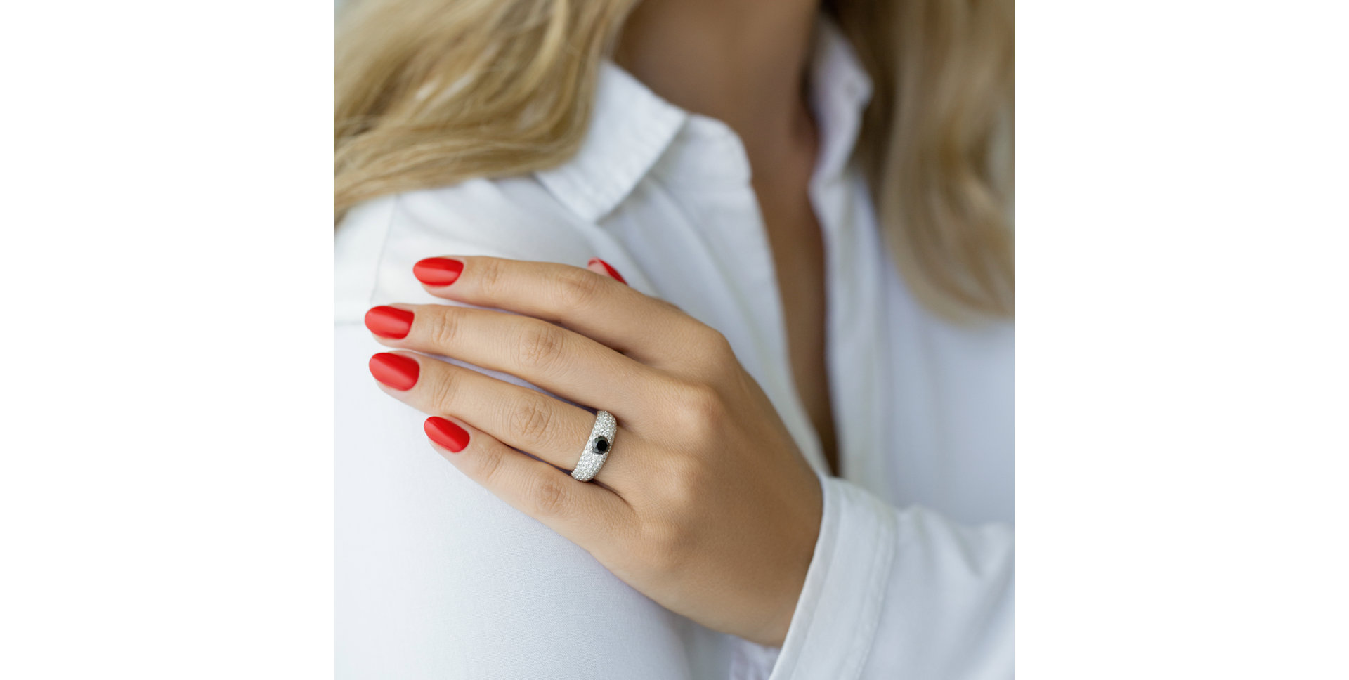 Prsteň s bielymi a čiernymi diamantmi Lourdes