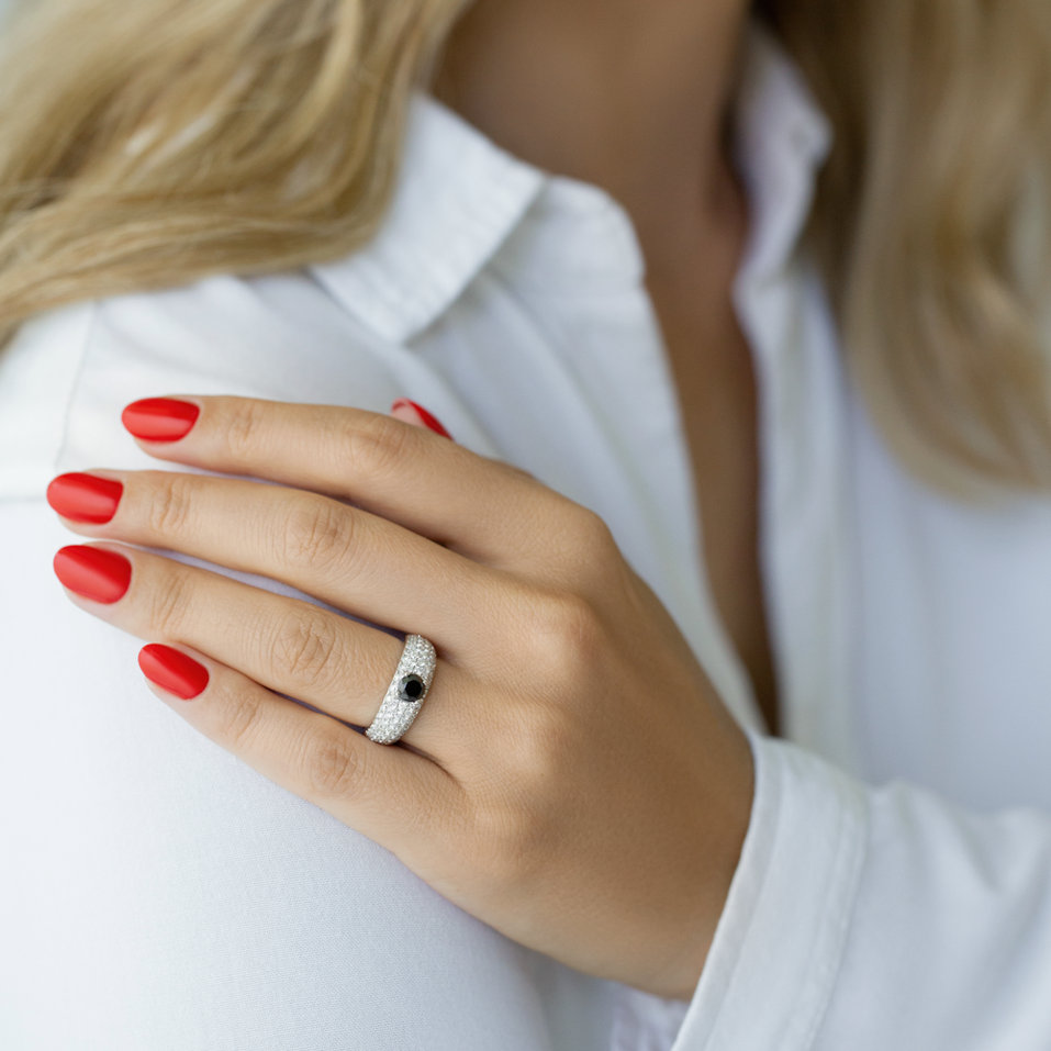 Prsteň s bielymi a čiernymi diamantmi Lourdes