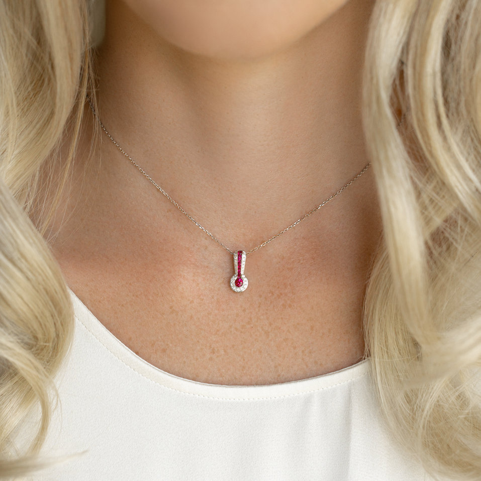 Přívěsok so smaragdmi a diamantmi Delaney