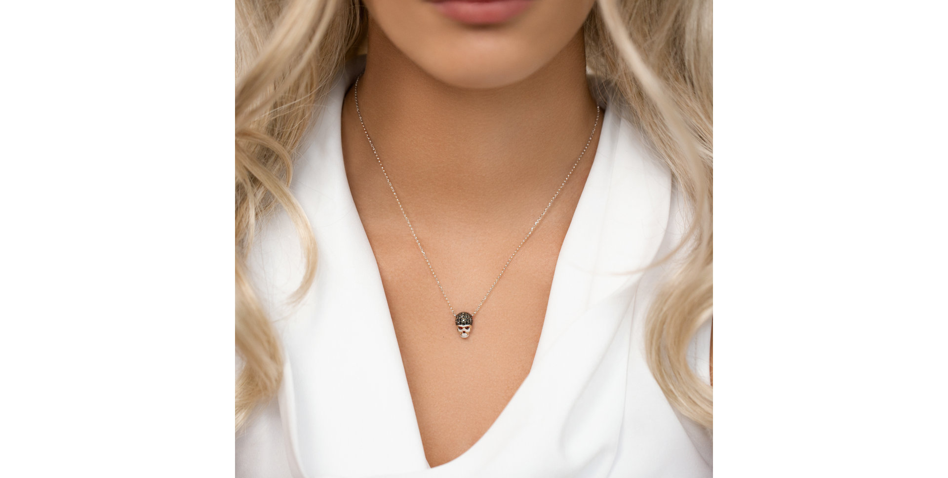 Náhrdelník s čiernymi diamantmi Memento Mori