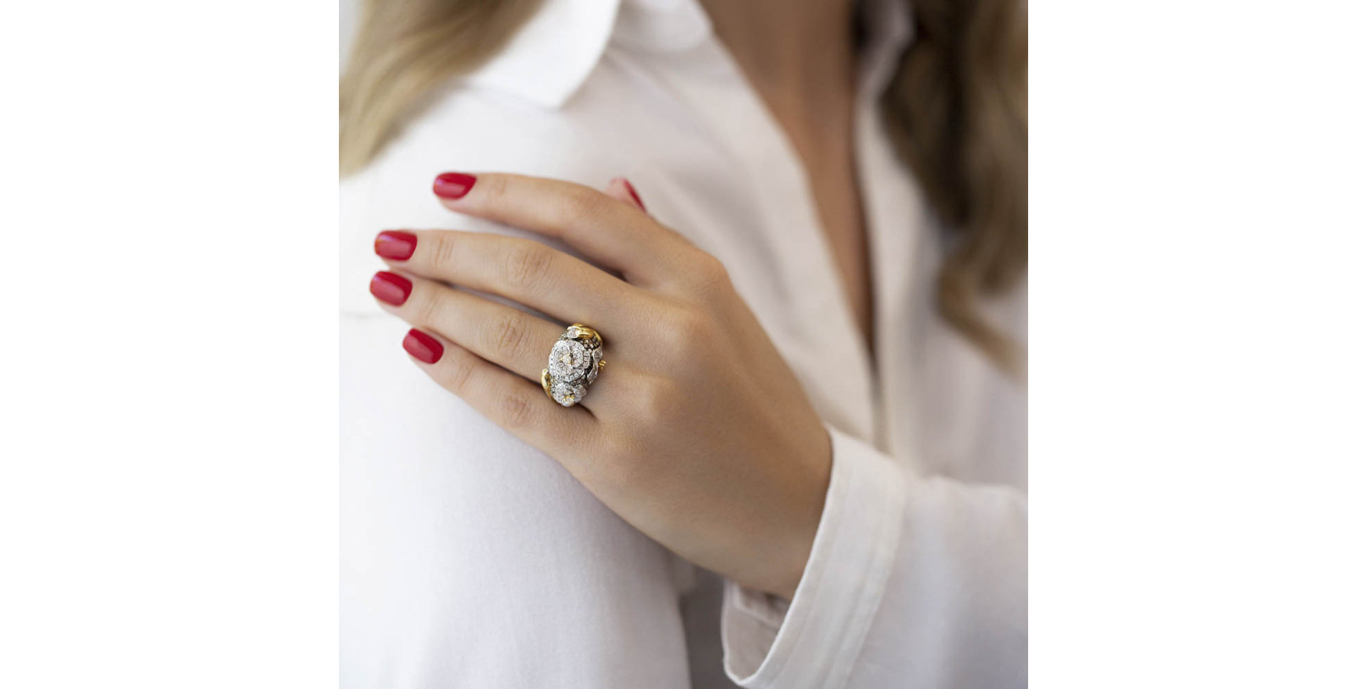 Prsteň s bielymi a hnedými diamantmi Black Jade Rose