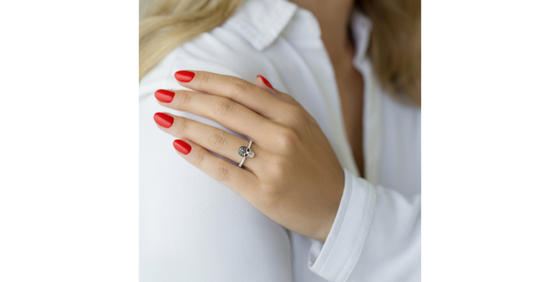 Prsteň s bielymi a čiernymi diamantmi Close Death