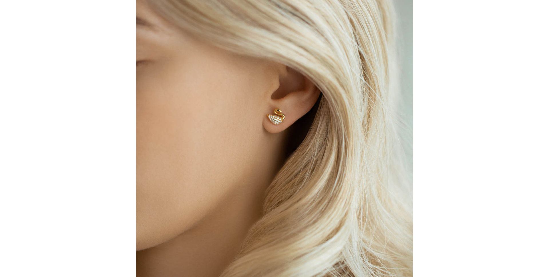 Náušnice s čiernymi a bielymi diamantmi Noble Swans