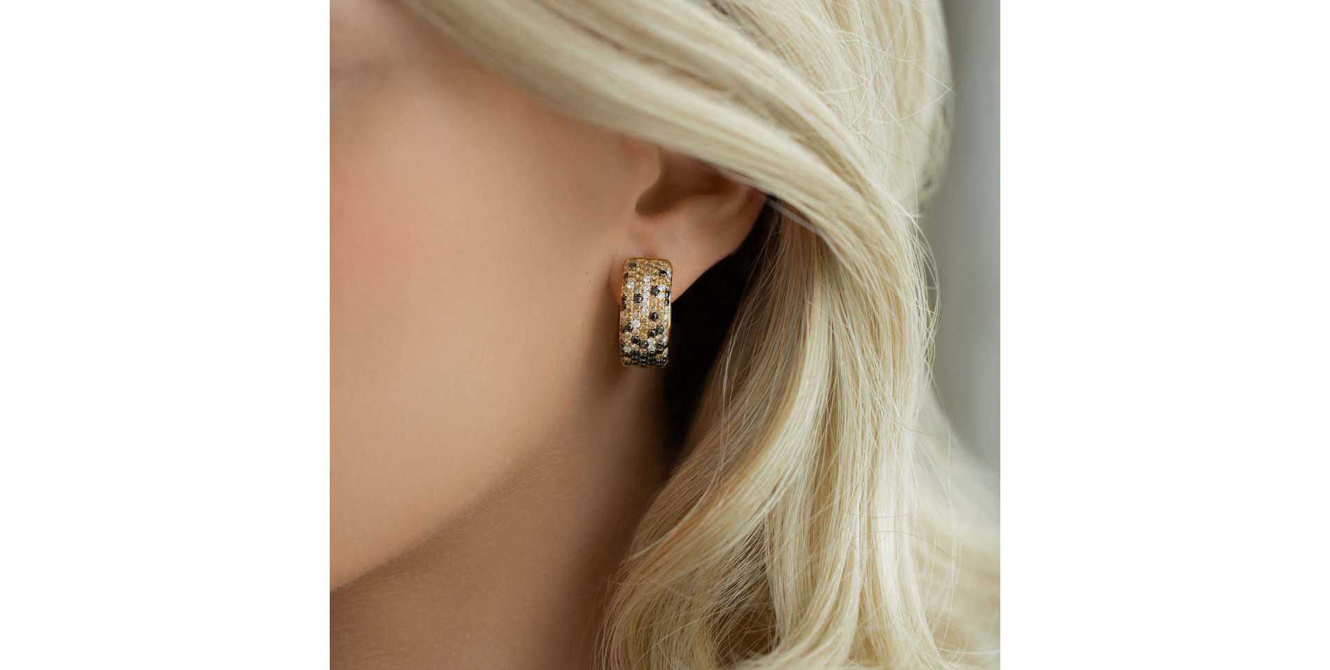 Náušnice s bielymi, hnedými a čiernymi diamantmi Luella