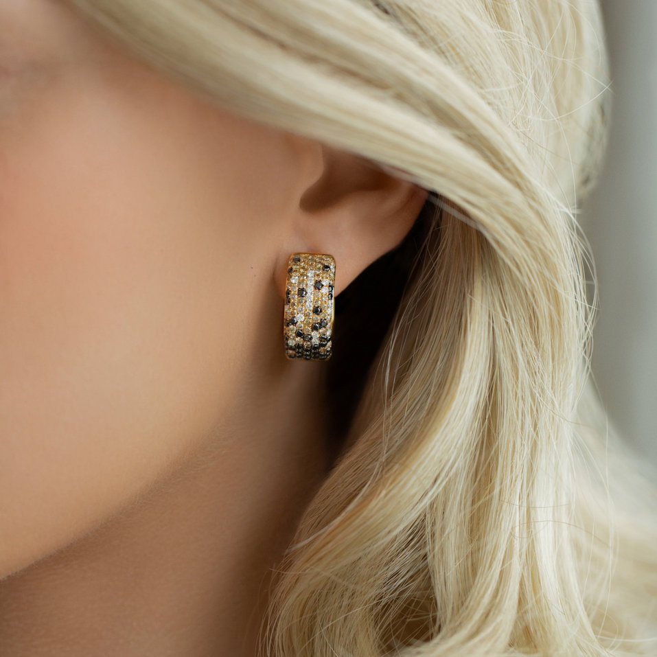 Náušnice s bielymi, hnedými a čiernymi diamantmi Luella