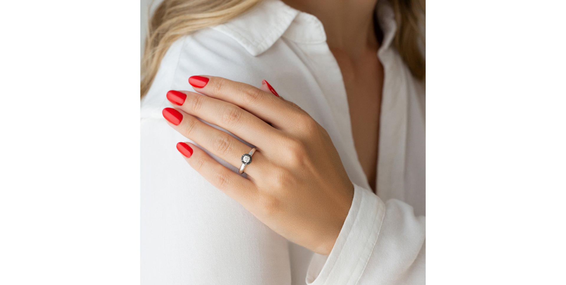 Prsteň s bielymi a čiernymi diamantmi Light in Darkness