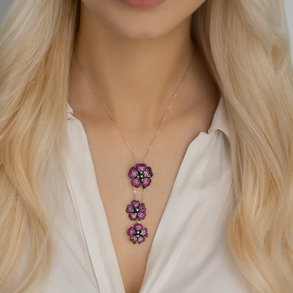 Přívěsok s diamantmi, rubínmi a zafírmi Ardath