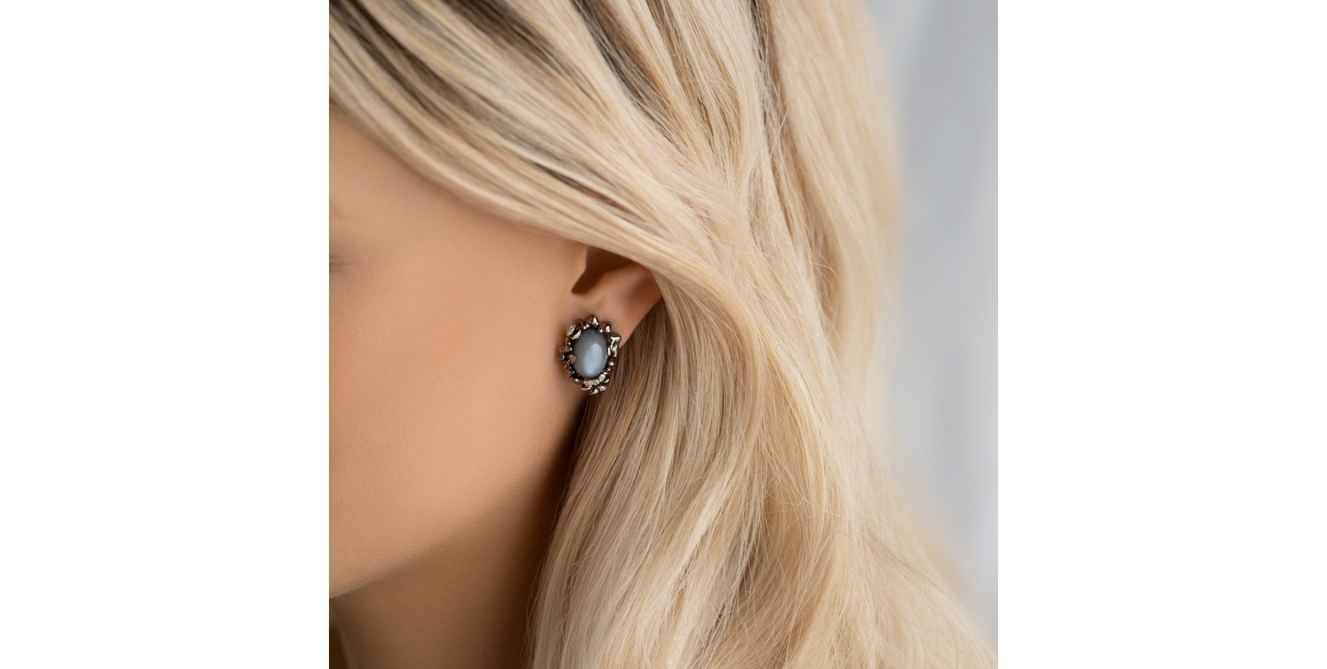 Náušnice s mesačným kameňom a diamantmi Woolley