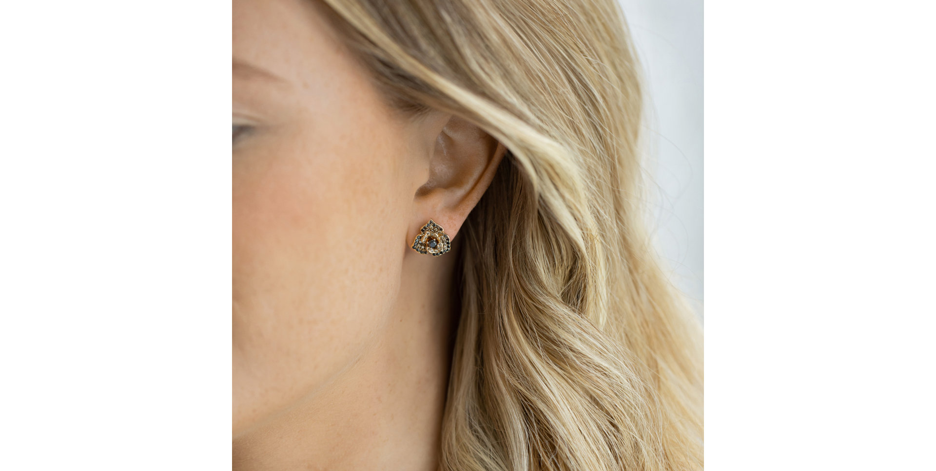 Náušnice s farebnými diamantmi Midnight Orchid