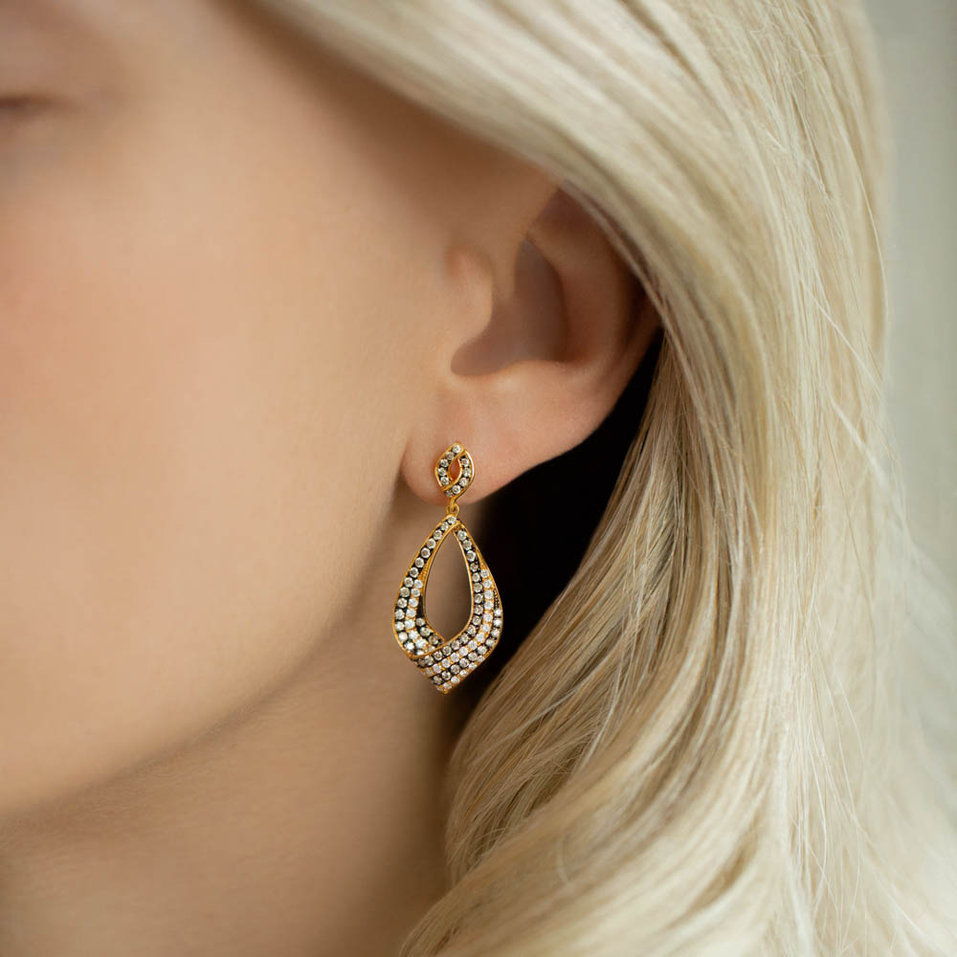 Náušnice s bielymi a hnedými diamantmi Touch of Miracle