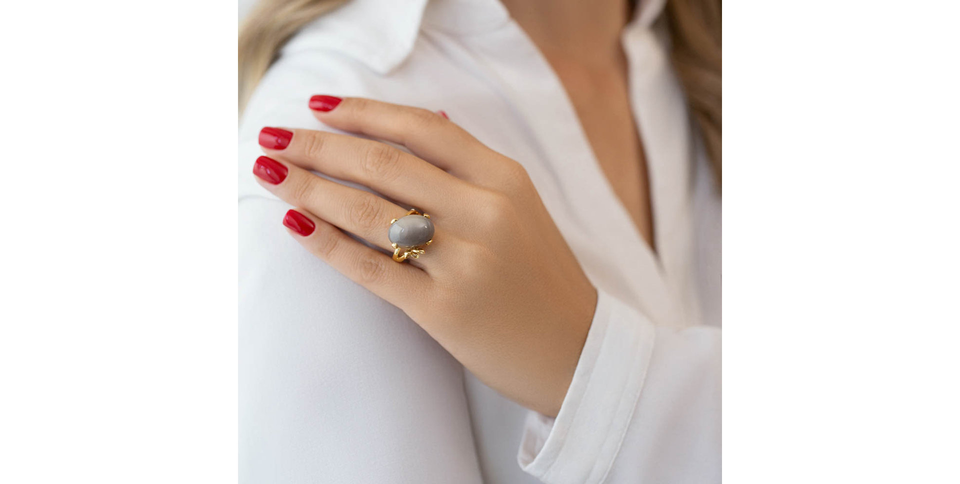 Prsteň s mesačným kameňom a diamantmi Romantic Desire