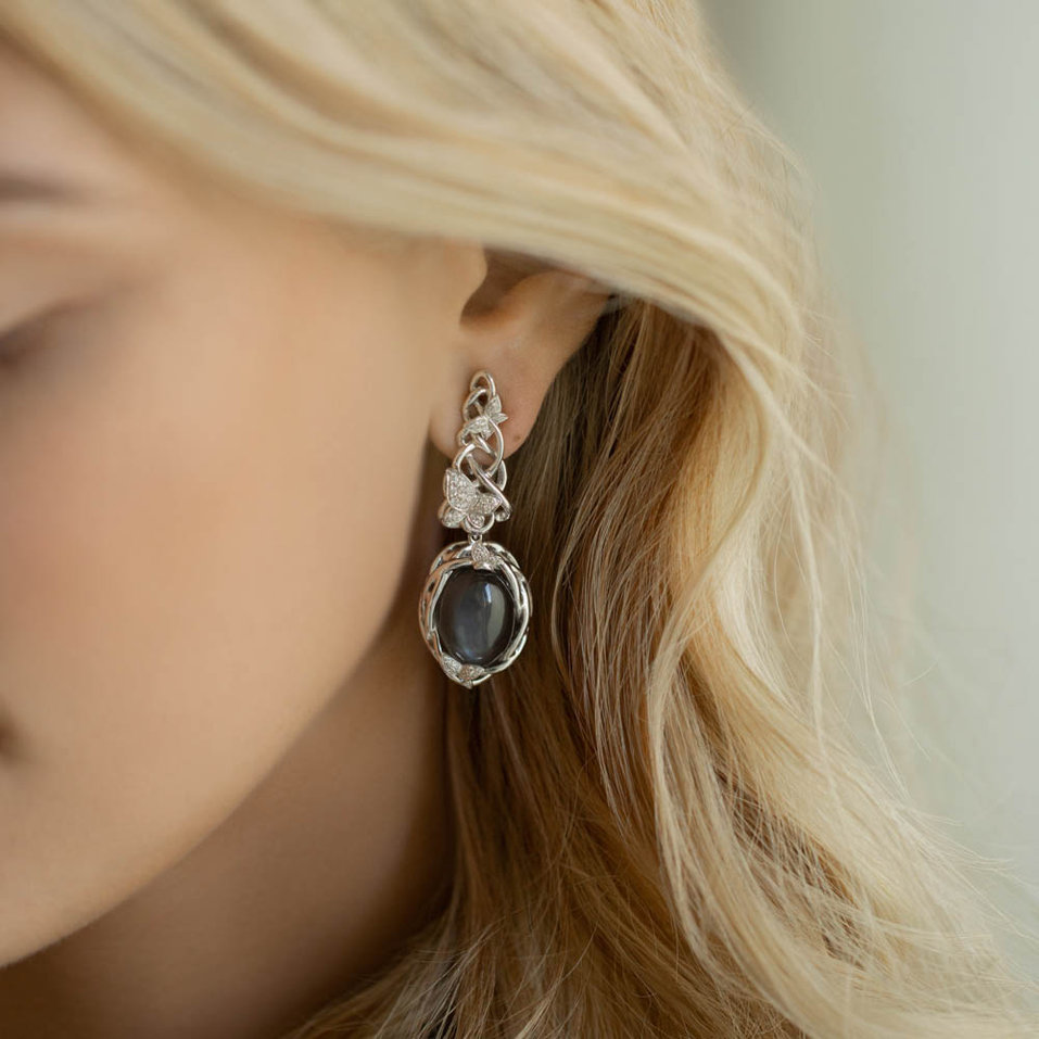 Náušnice s mesačným kameňom a diamantmi Balance Sheet