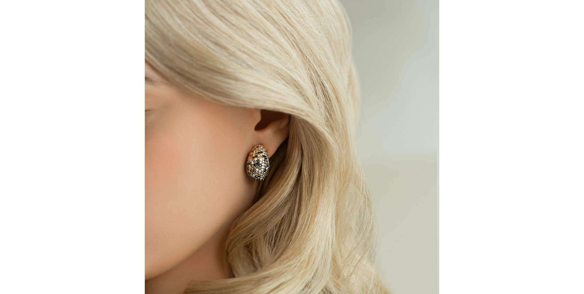 Náušnice s bielymi, hnedými a čiernymi diamantmi Professor Majestic