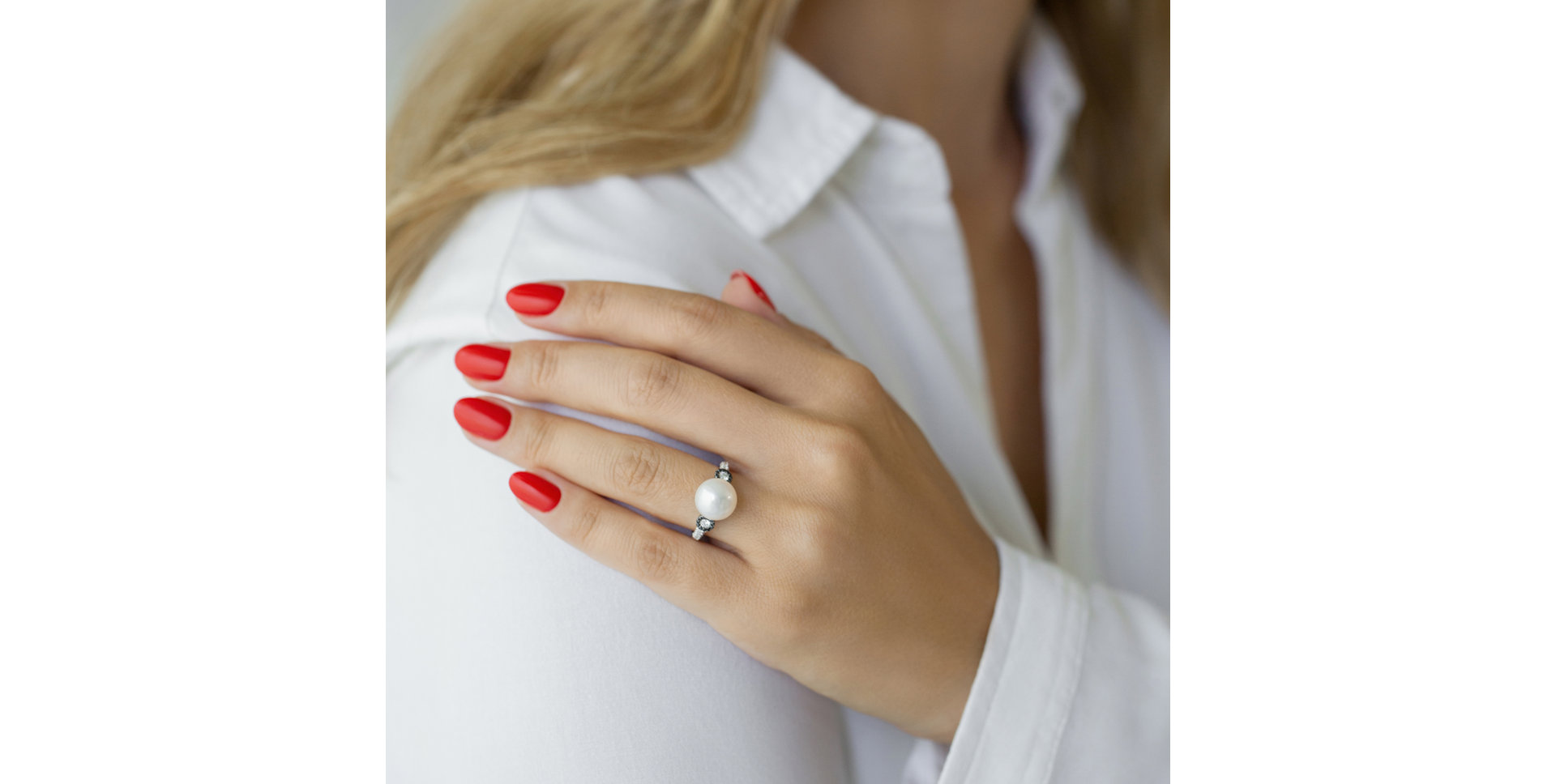 Prsteň s čiernymi a bielymi diamantmi a perlou Underwater Discovery