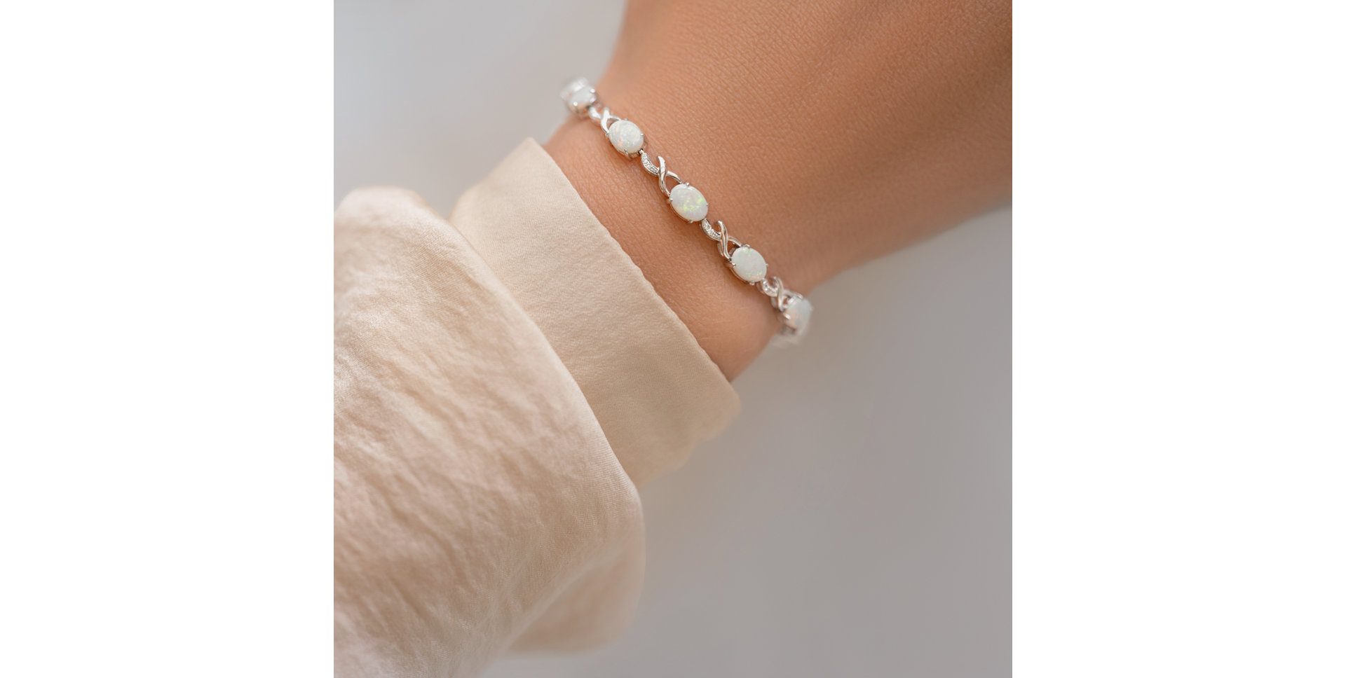 Náramok s diamantmi a opálmi Timeless Elegance