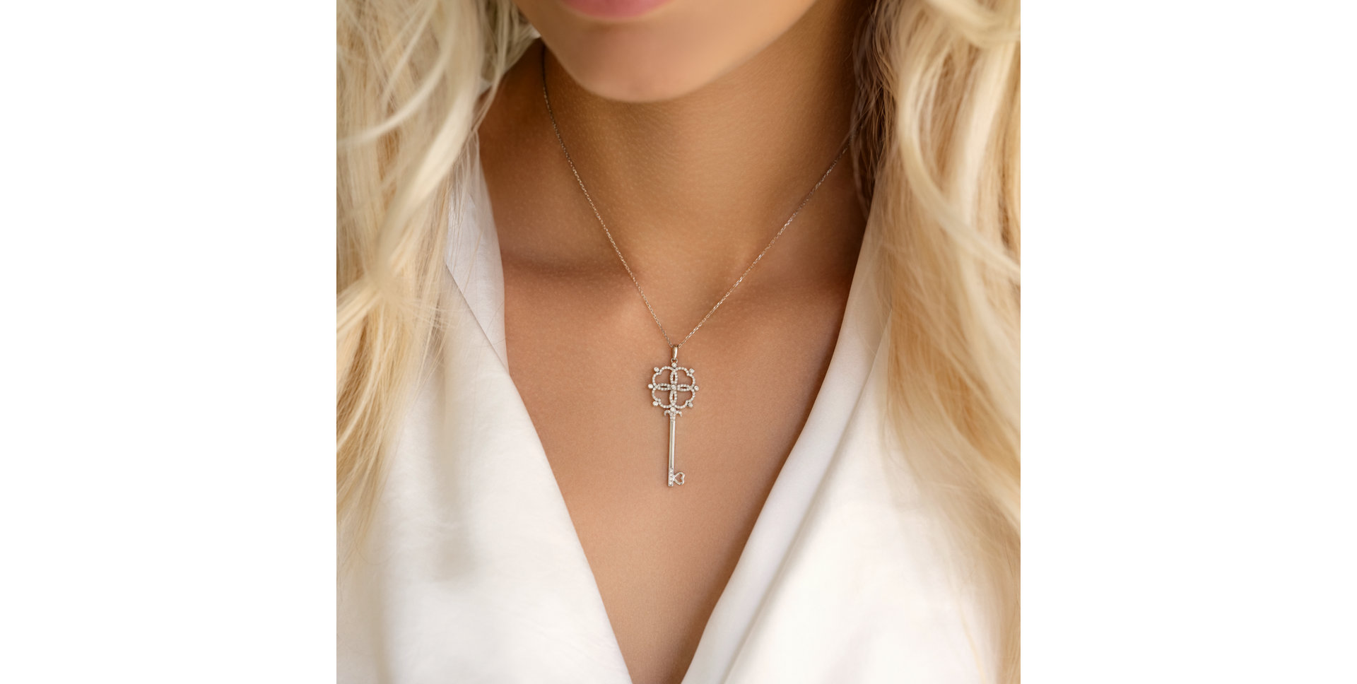 Přívěsok s diamantmi Cross Key