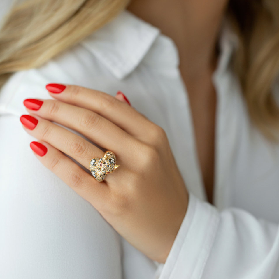 Prsteň s bielymi, hnedými a čiernymi diamantmi a rubínmi Shining Cheetah