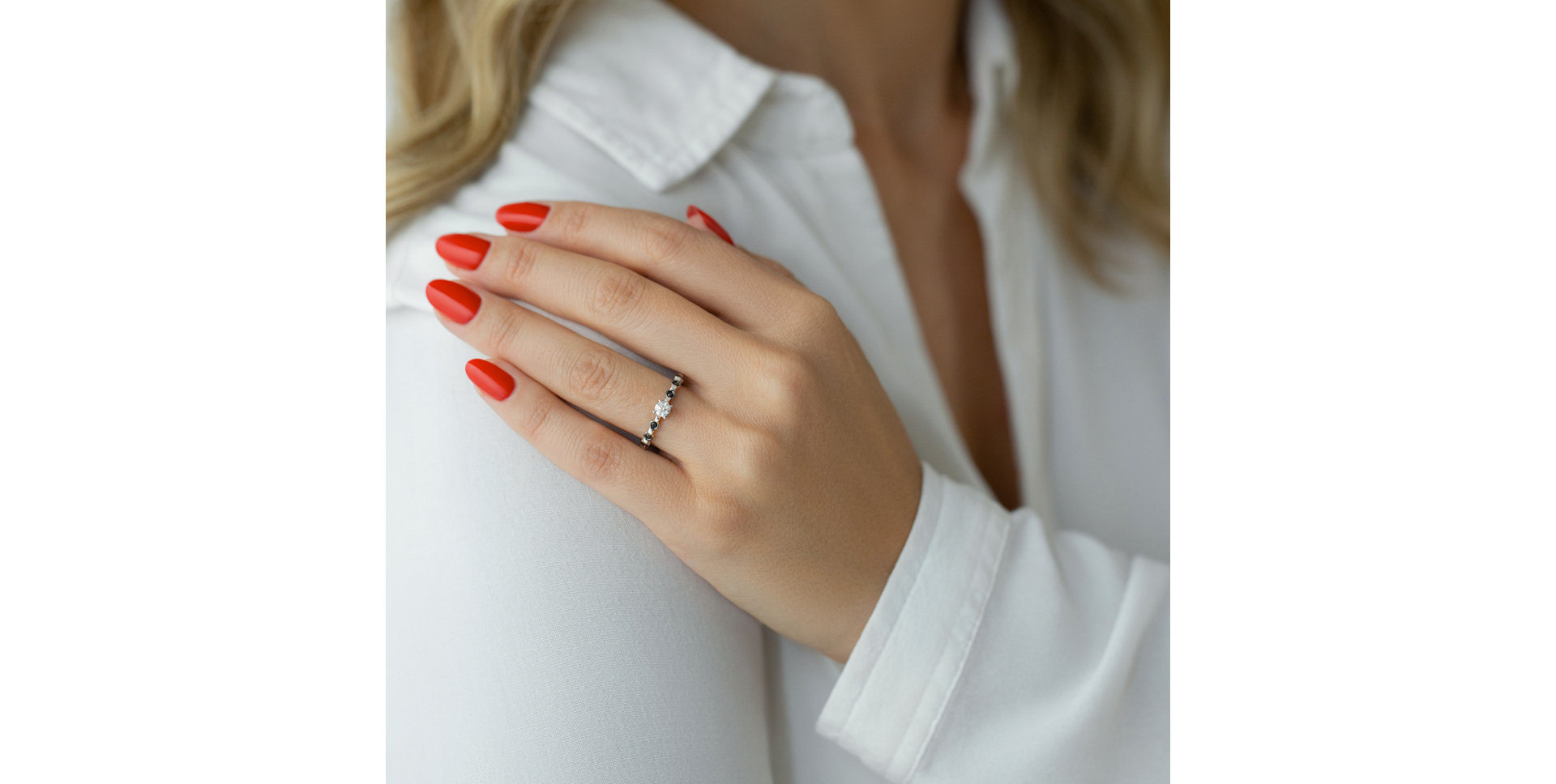 Prsteň s čiernymi a bielymi diamantmi Girauld