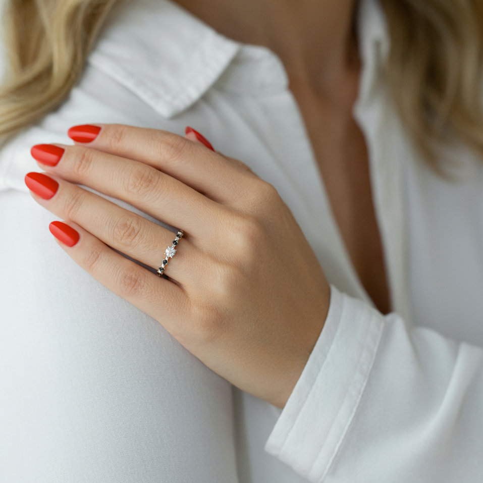 Prsteň s čiernymi a bielymi diamantmi Girauld