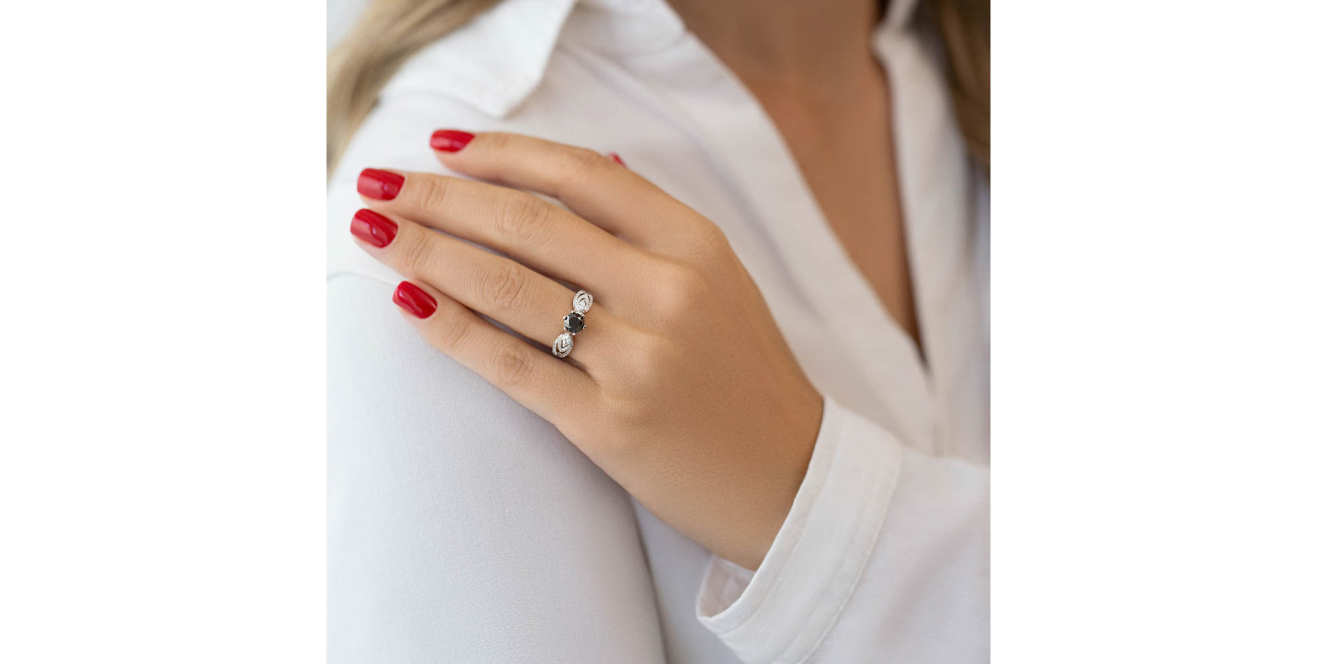 Prsteň s bielymi a čiernymi diamantmi Dark Romance