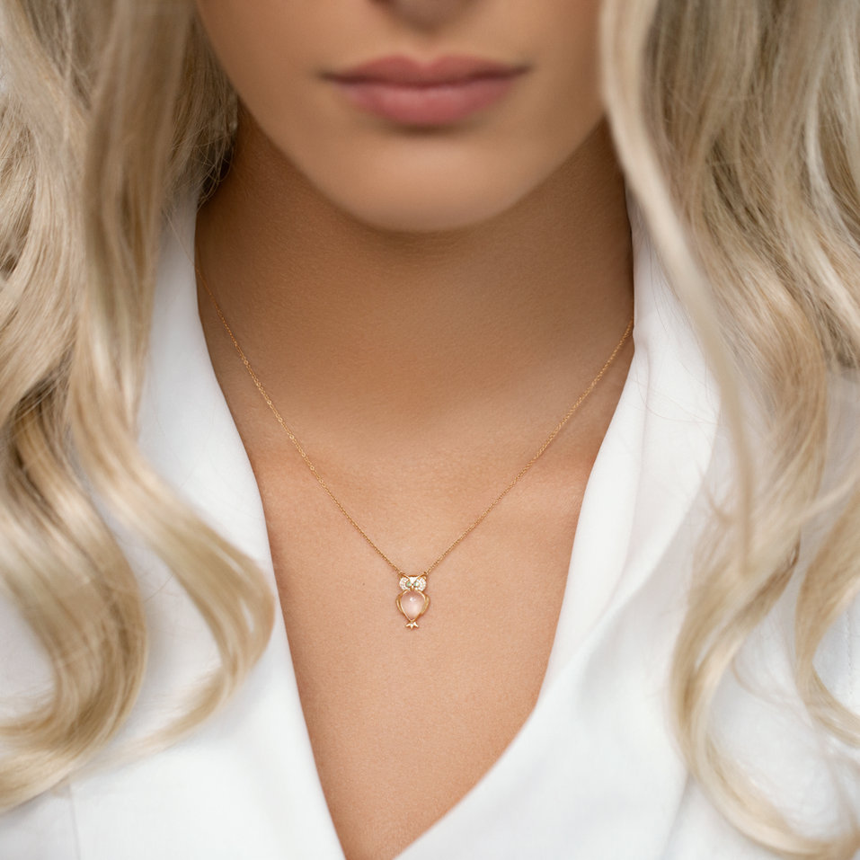 Náhrdelník s diamantmi, ruženínom a granátmi Wisdom Owl