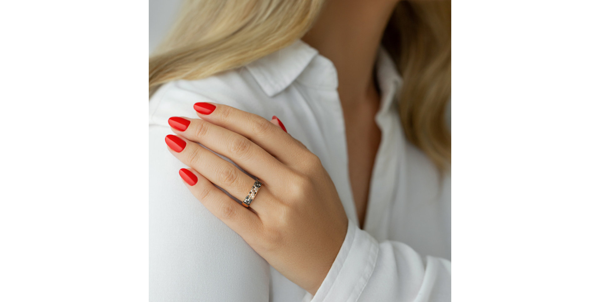 Prsteň s bielymi, čiernymi a hnedými diamantmi Inferno Sin