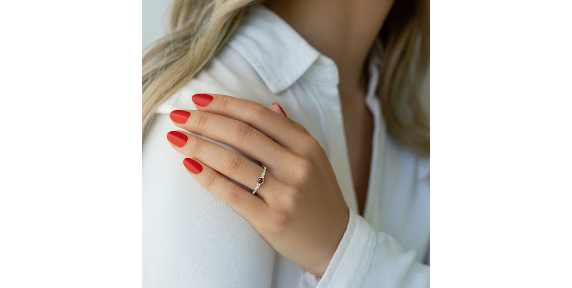 Prsteň s diamantmi a rubínom Isilme