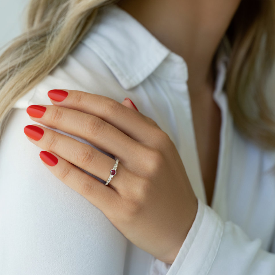 Prsteň s diamantmi a rubínom Isilme