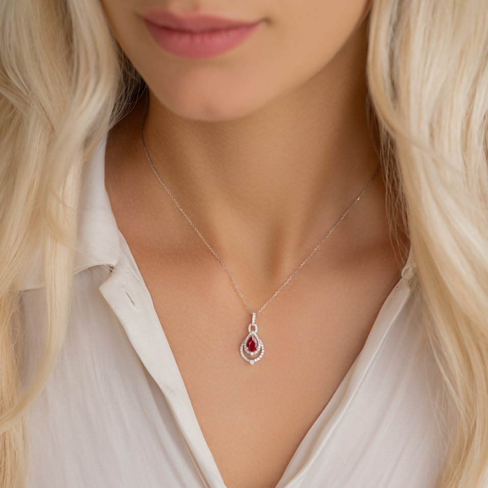 Přívěsok s rubínom a diamantmi Her Highness