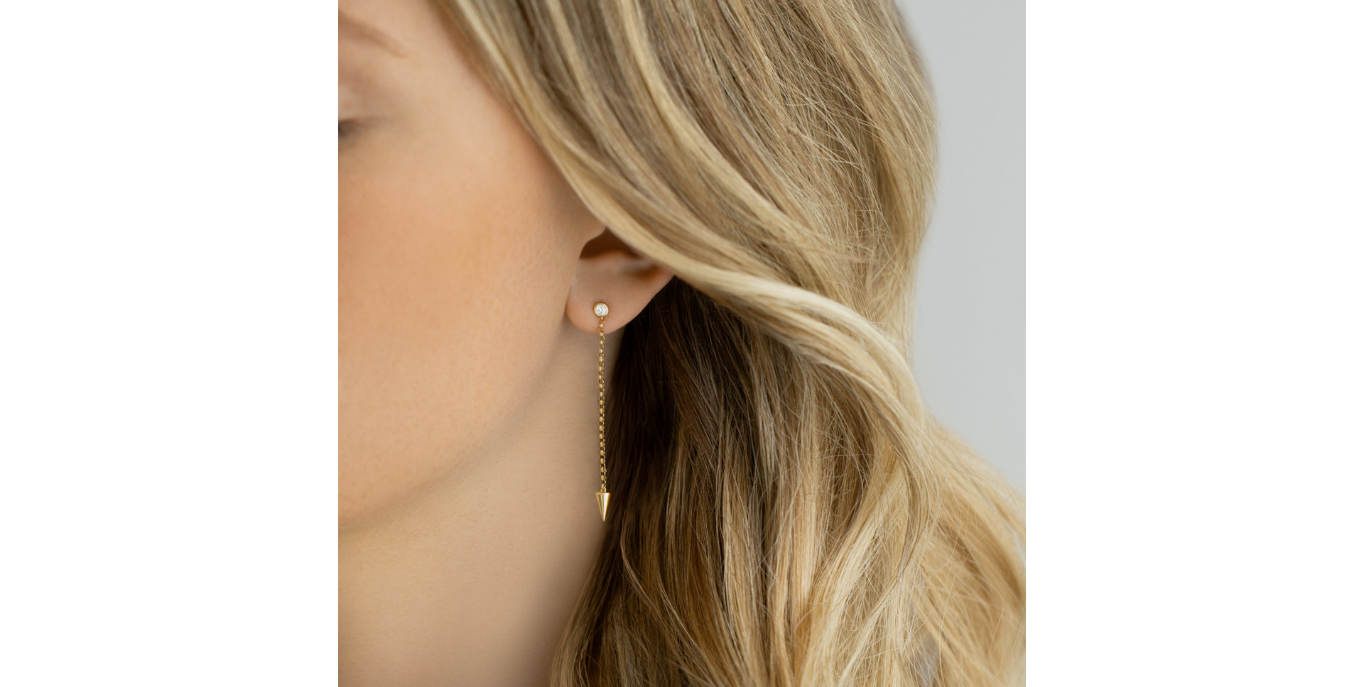 Náušnice s diamantom Devotion of Gravity