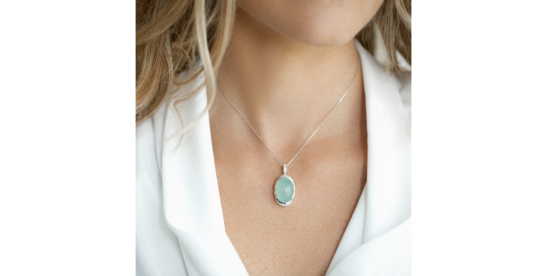 Přívěsok s chalcedonom a diamantmi Mystic Blossom