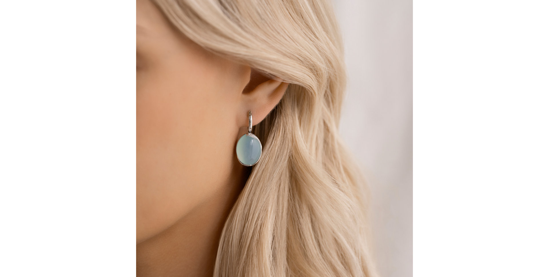 Náušnice s chalcedonom a diamantmi Elegance Petal