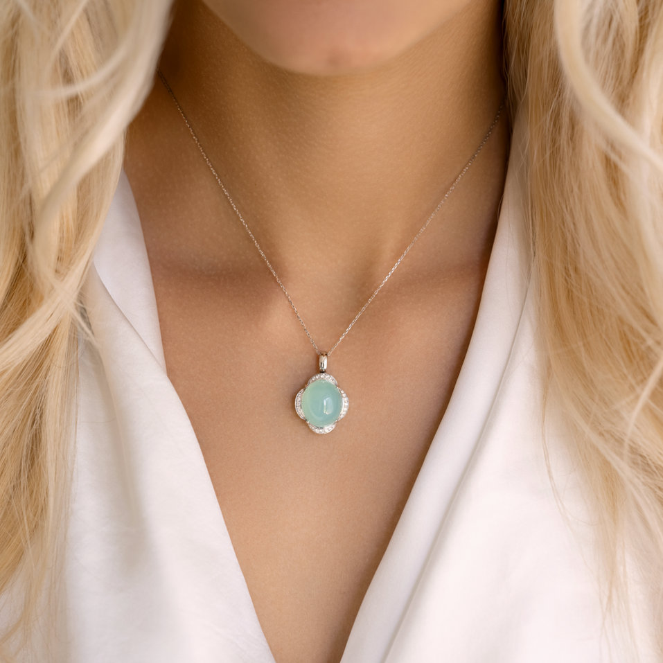 Prívesok s chalcedonom a diamantmi Geranium Gems